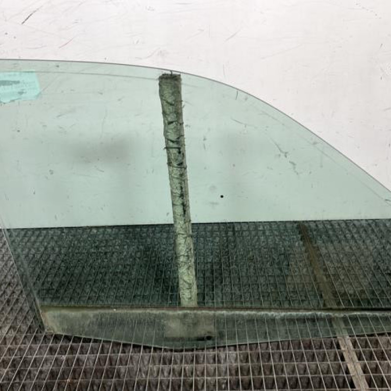 Vitre avant gauche RENAULT CLIO 2 Photo n°4