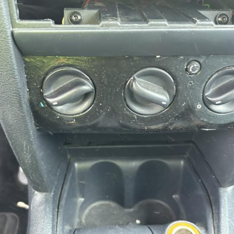 Vitre avant gauche RENAULT CLIO 2 Photo n°19