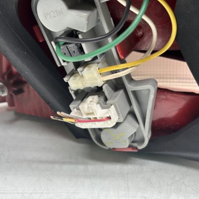 Feu arriere principal droit (feux) TOYOTA YARIS 2 Photo n°3