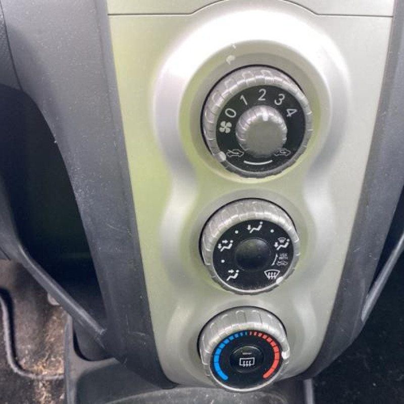 Boitier air bag TOYOTA YARIS 2 Photo n°20
