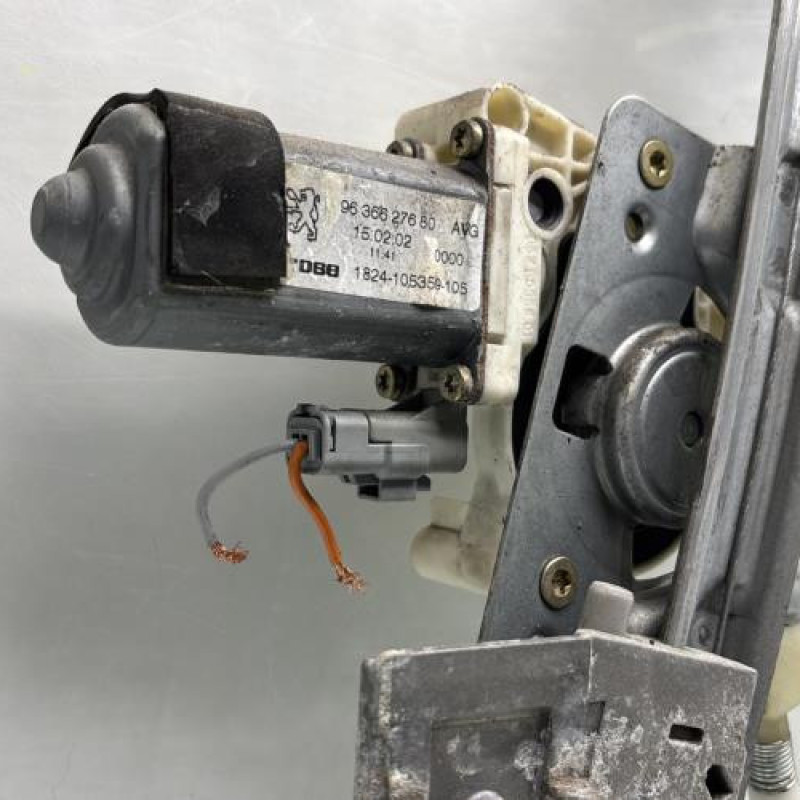 Leve vitre electrique avant gauche PEUGEOT 206 Photo n°6