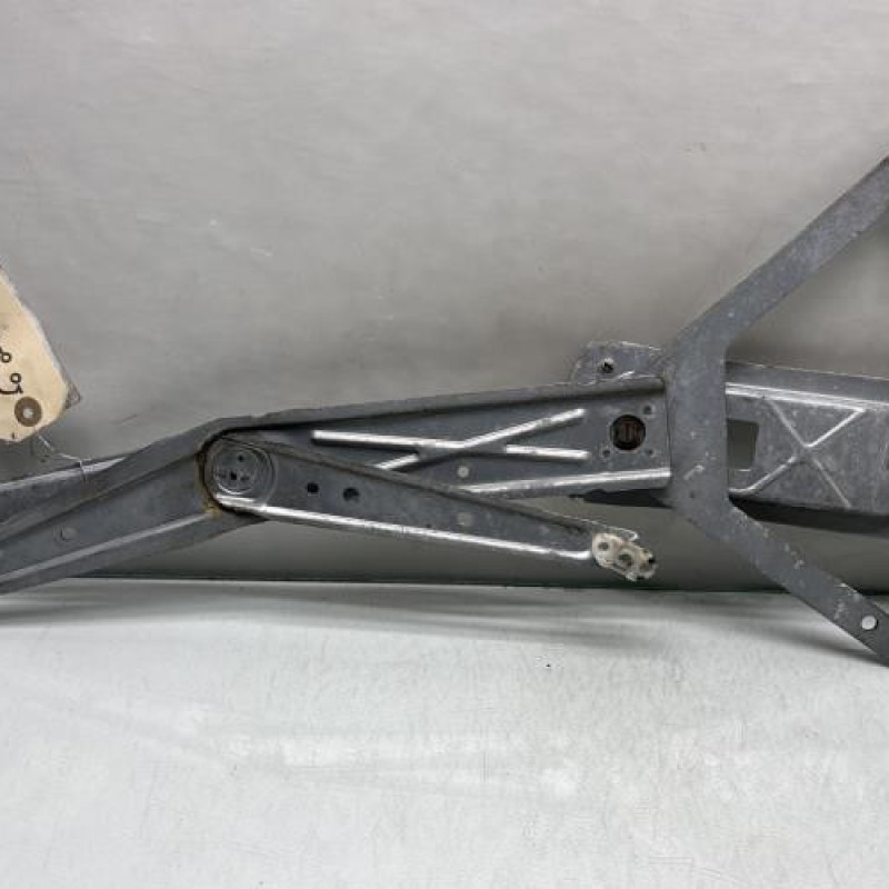 Leve vitre mecanique avant gauche OPEL CORSA B Photo n°1