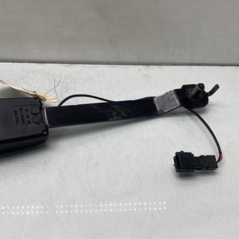 Attache ceinture avant gauche RENAULT CLIO 3 Photo n°3