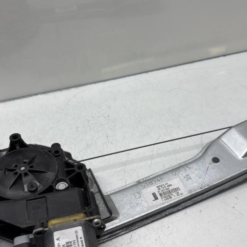 Leve vitre electrique avant droit PEUGEOT 208 1 Photo n°3