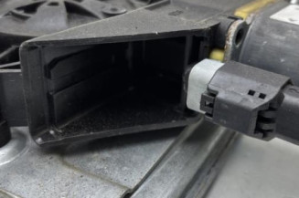 Leve vitre electrique avant droit PEUGEOT 208 1