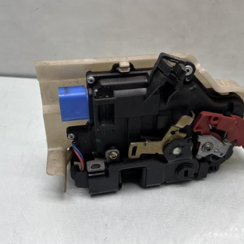 Serrure arriere droit VOLKSWAGEN TOURAN 1 Photo n°3