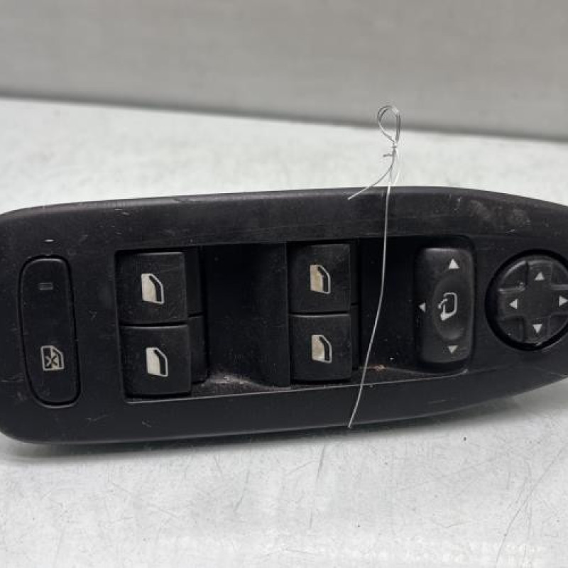 Interrupteur de leve vitre avant gauche PEUGEOT 208 1 Photo n°1