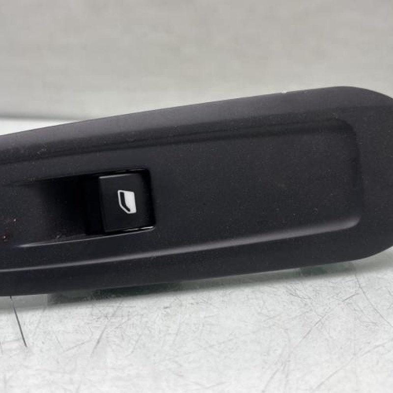 Interrupteur de leve vitre avant droit PEUGEOT 308 2 Photo n°1