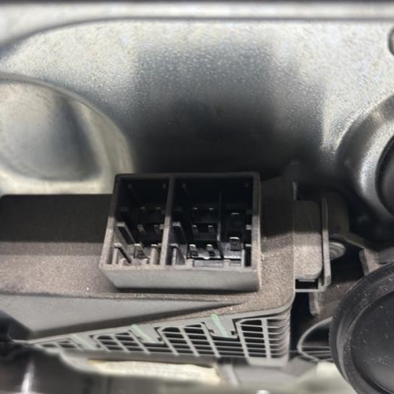 Leve vitre electrique avant droit VOLKSWAGEN POLO 4 Photo n°3