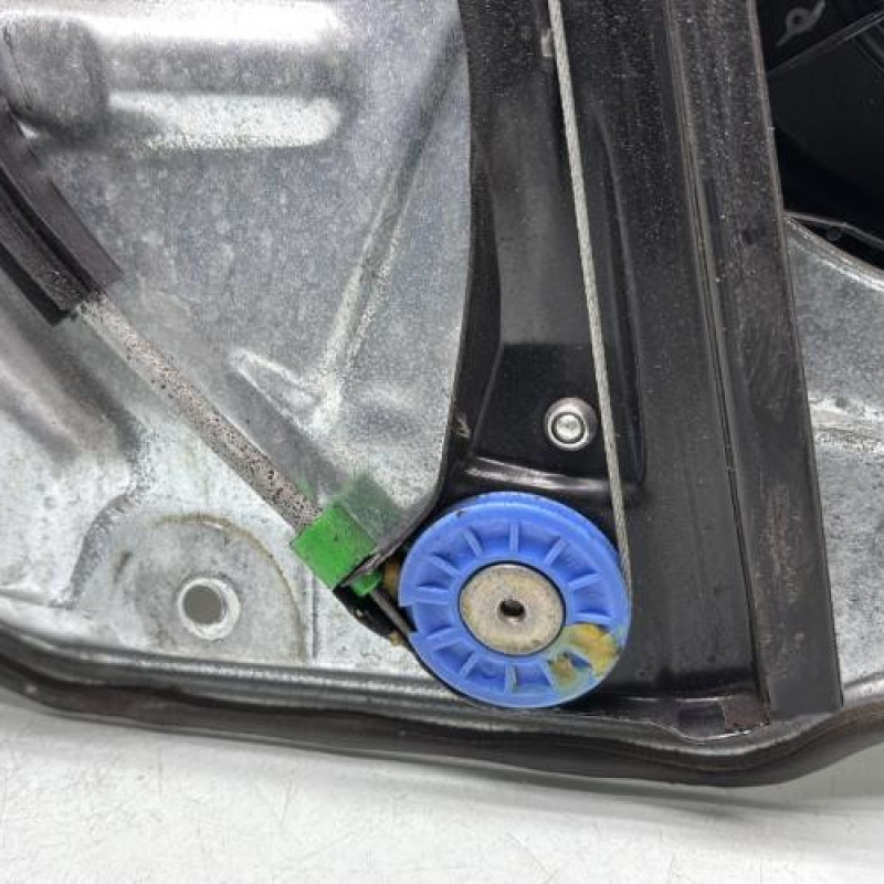 Leve vitre electrique avant droit VOLKSWAGEN POLO 4 Photo n°6