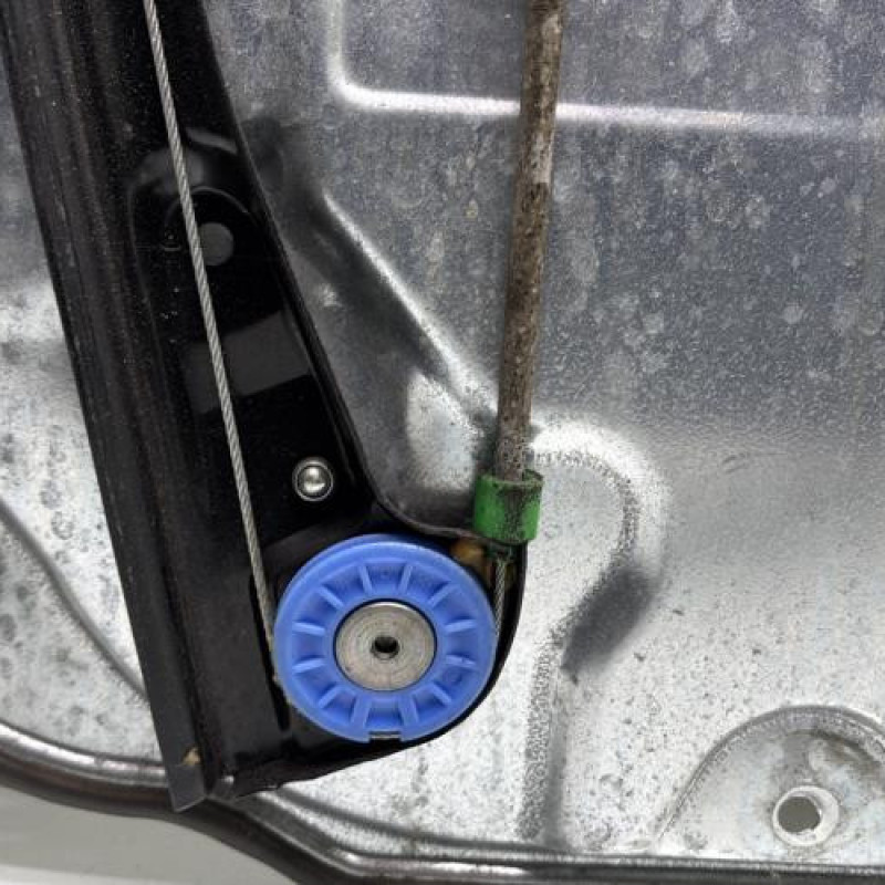 Leve vitre electrique avant droit VOLKSWAGEN POLO 4 Photo n°7