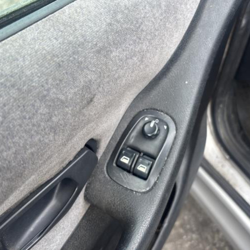 Leve vitre electrique avant gauche PEUGEOT 306 Photo n°15