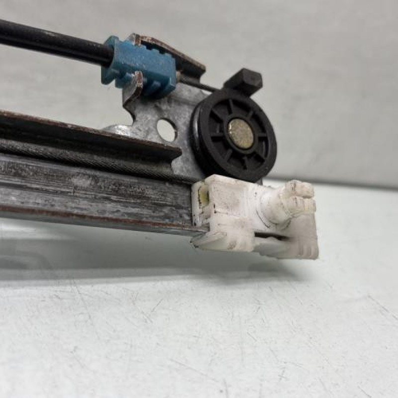 Leve vitre electrique avant droit PEUGEOT 106 Photo n°4