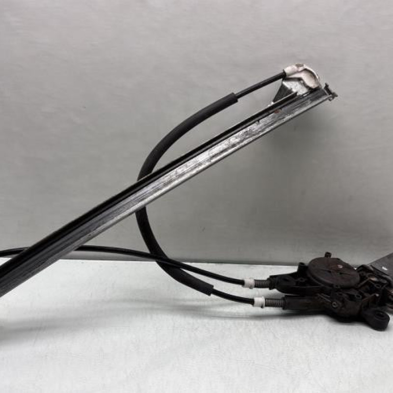 Leve vitre electrique avant gauche PEUGEOT 106 Photo n°1