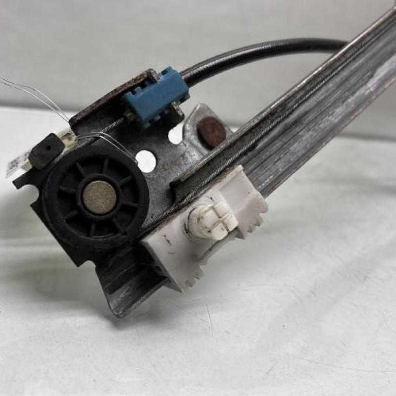 Leve vitre electrique avant gauche PEUGEOT 106 Photo n°2