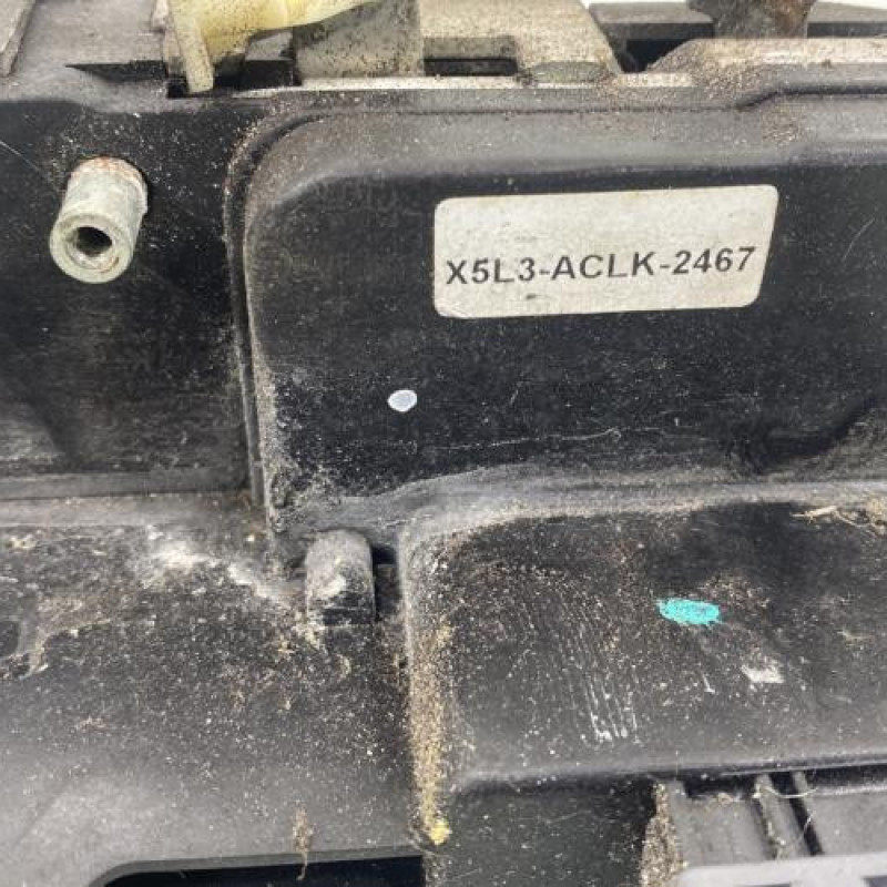 Serrure avant gauche FORD FIESTA 5 Photo n°2