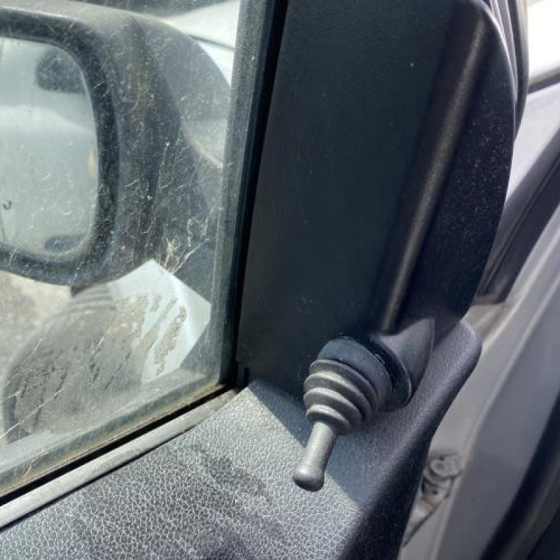 Serrure avant gauche FORD FIESTA 5 Photo n°15