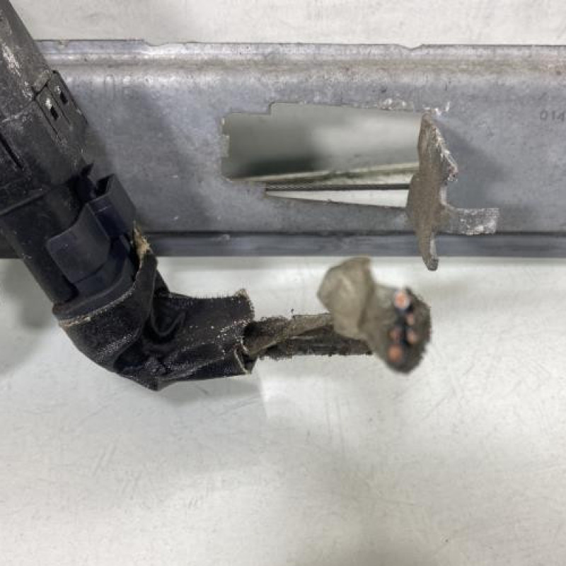 Leve vitre electrique avant gauche RENAULT SCENIC 2 Photo n°4