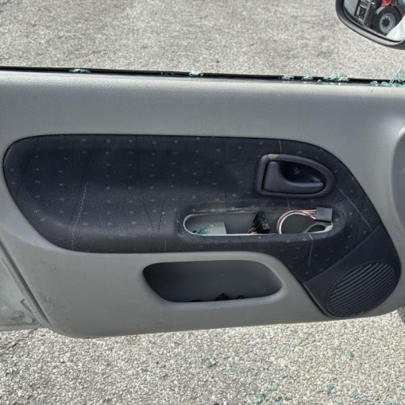 Boitier air bag RENAULT CLIO 2 Photo n°13