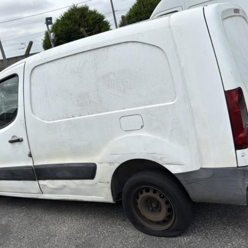 Feu arriere stop central PEUGEOT PARTNER 2 Photo n°9