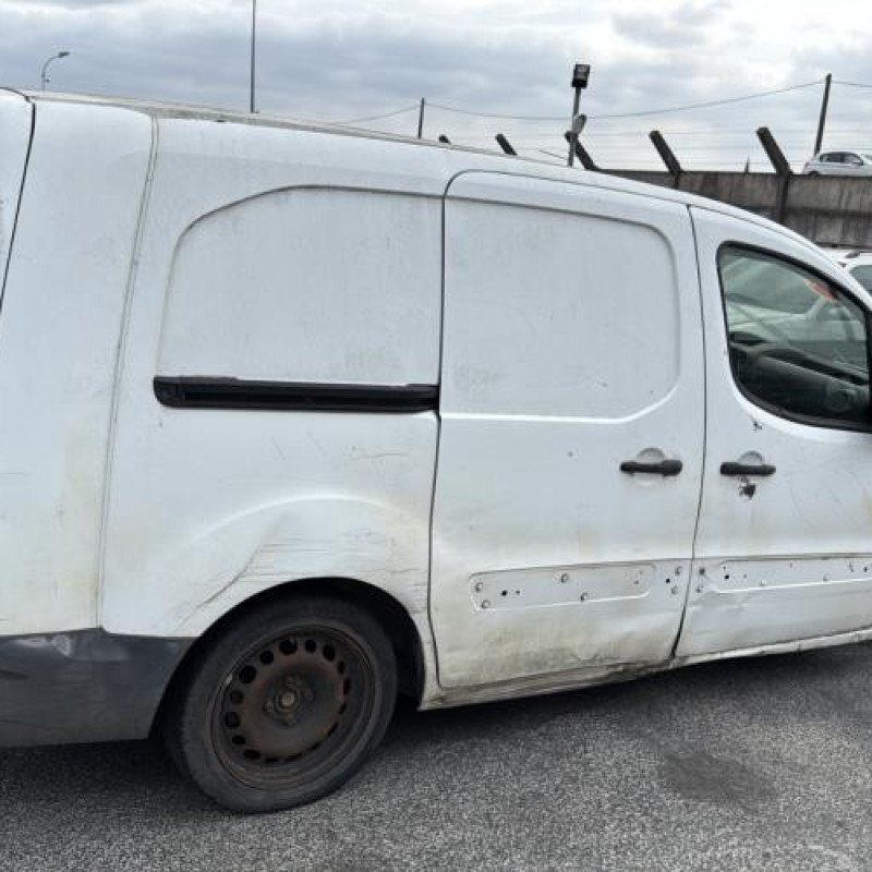 Feu arriere stop central PEUGEOT PARTNER 2 Photo n°10