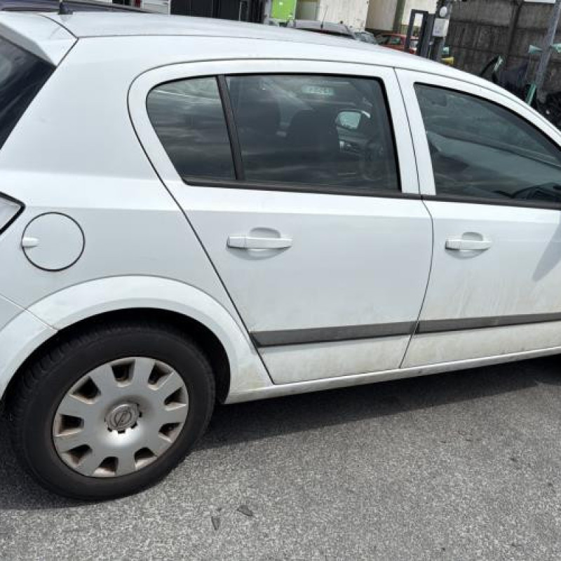 Pretensionneur de ceinture avant droit OPEL ASTRA H Photo n°20
