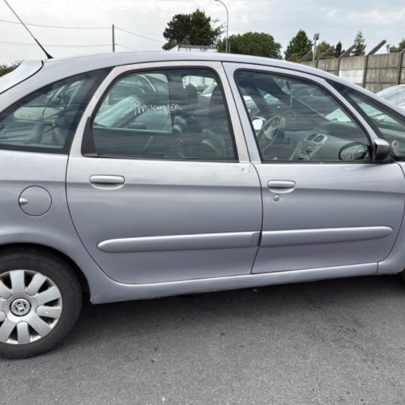 Feu arriere principal gauche (feux) CITROEN XSARA PICASSO Photo n°12