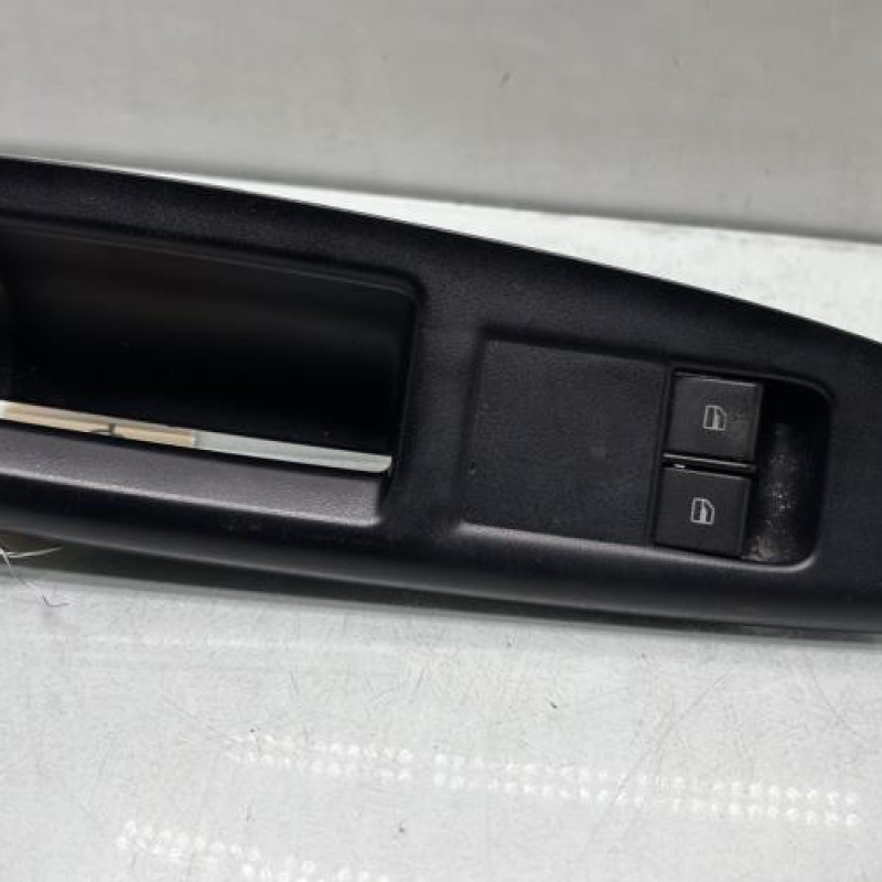 Interrupteur de leve vitre avant gauche VOLKSWAGEN POLO 4 Photo n°1