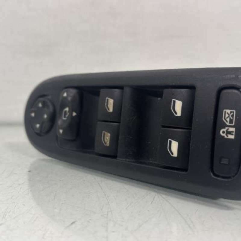 Interrupteur de leve vitre avant gauche PEUGEOT 308 1 Photo n°3