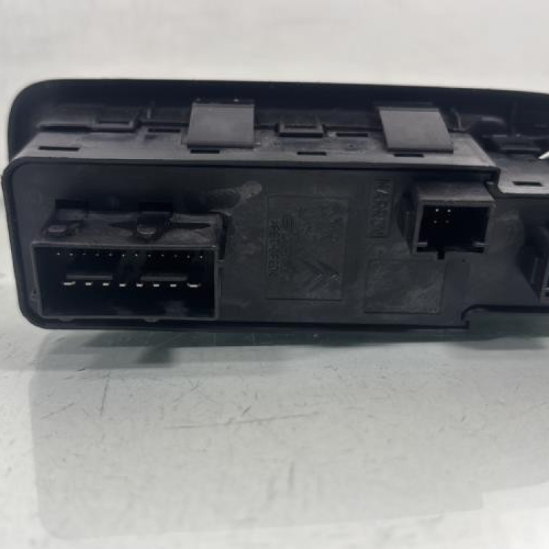 Interrupteur de leve vitre avant gauche PEUGEOT 308 1 Photo n°4