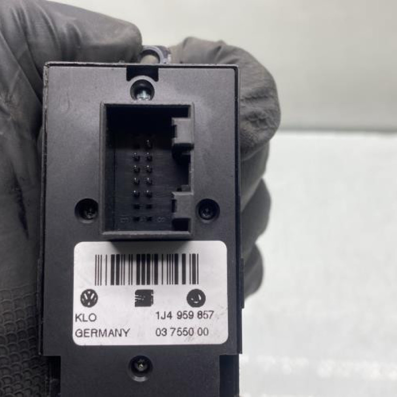 Interrupteur de leve vitre avant gauche VOLKSWAGEN GOLF 4 Photo n°3