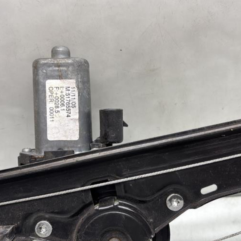 Leve vitre electrique avant droit FIAT GRANDE PUNTO Photo n°2