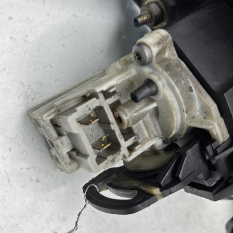 Bouton de coffre RENAULT CLIO 2 Photo n°4