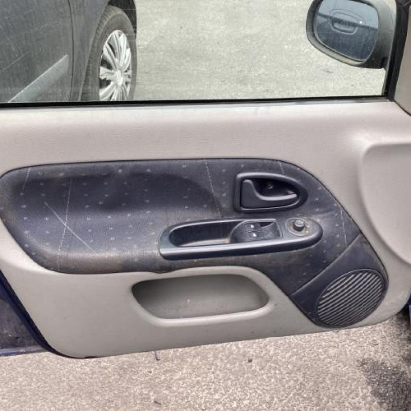 Bouton de coffre RENAULT CLIO 2 Photo n°14