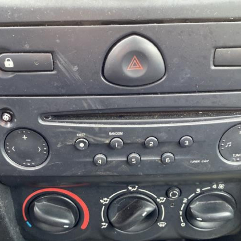 Bouton de coffre RENAULT CLIO 2 Photo n°20