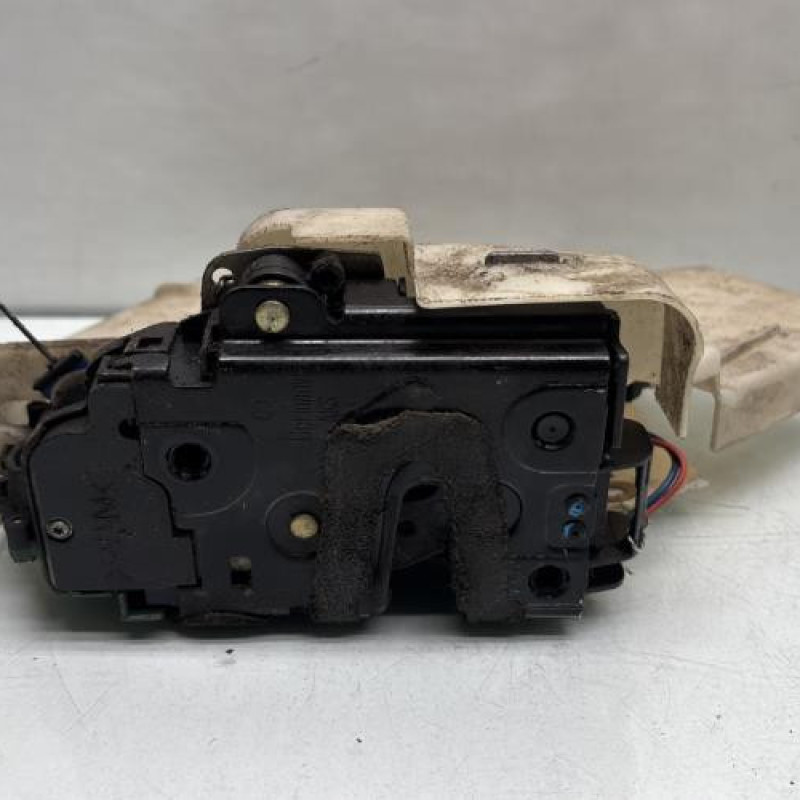 Serrure arriere droit VOLKSWAGEN POLO 4 Photo n°1