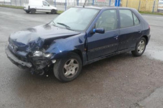 Feu arriere stop central PEUGEOT 306