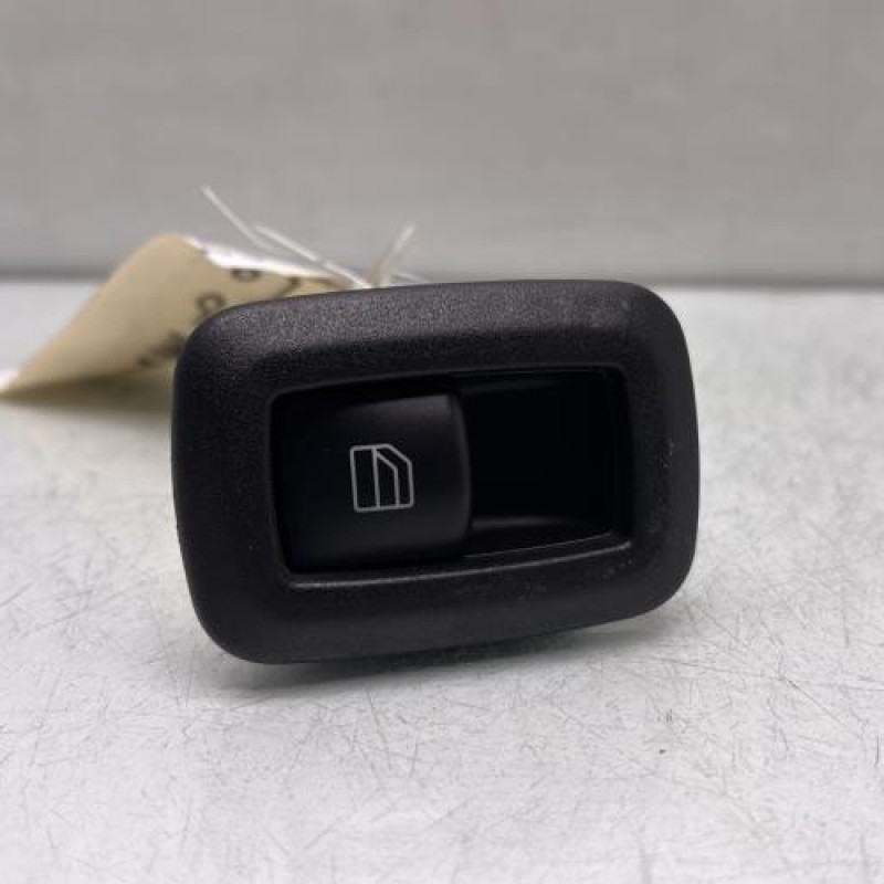 Interrupteur de leve vitre arriere droit MERCEDES CLASSE A 169 Photo n°1