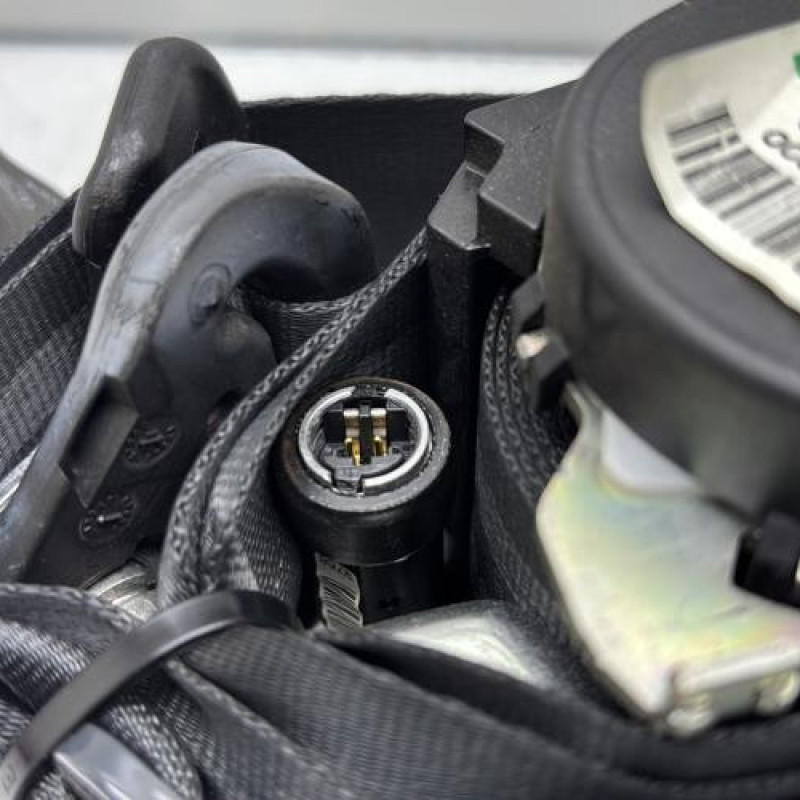 Pretensionneur de ceinture avant droit DACIA SANDERO 1 Photo n°4