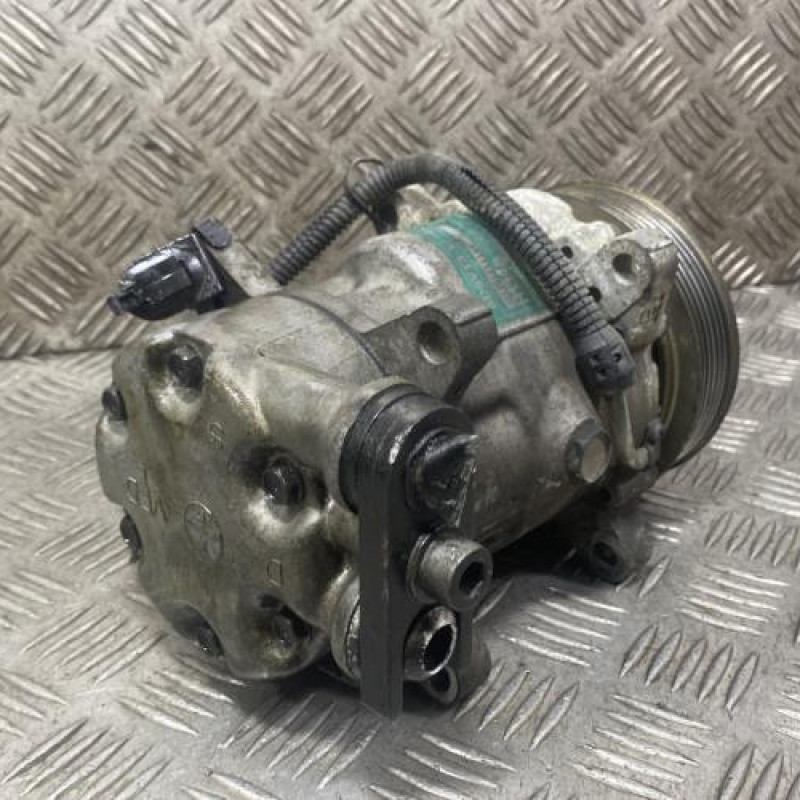 Compresseur clim PEUGEOT 206 Photo n°1