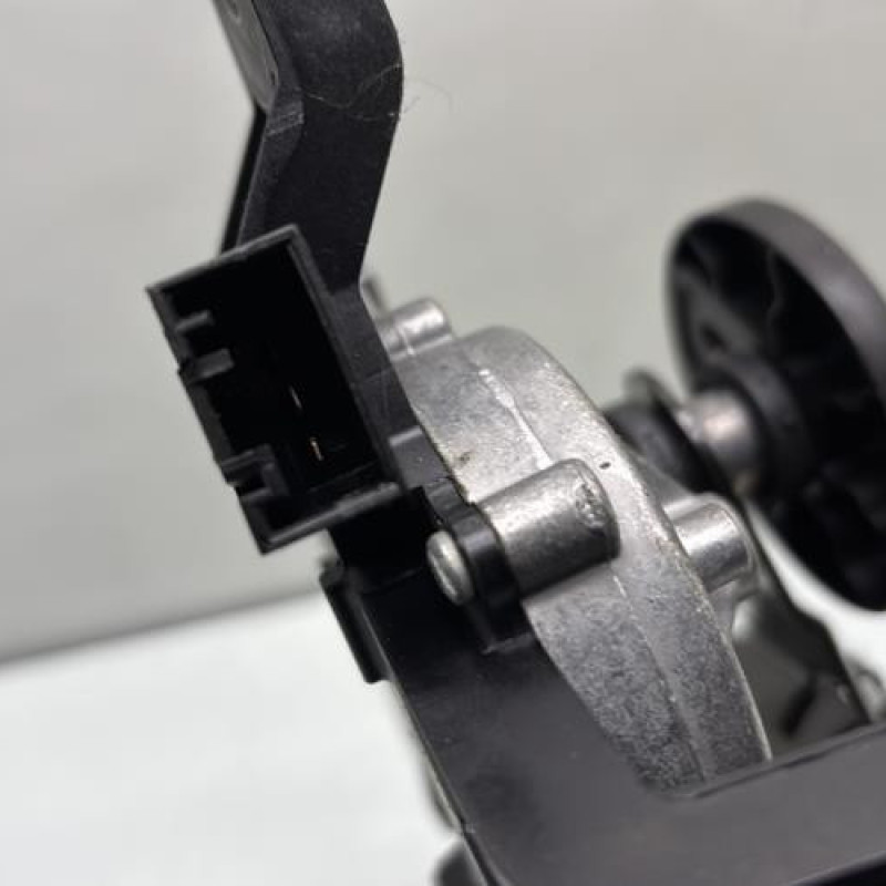Moteur essuie glace arriere BMW SERIE 3 E91 Photo n°4