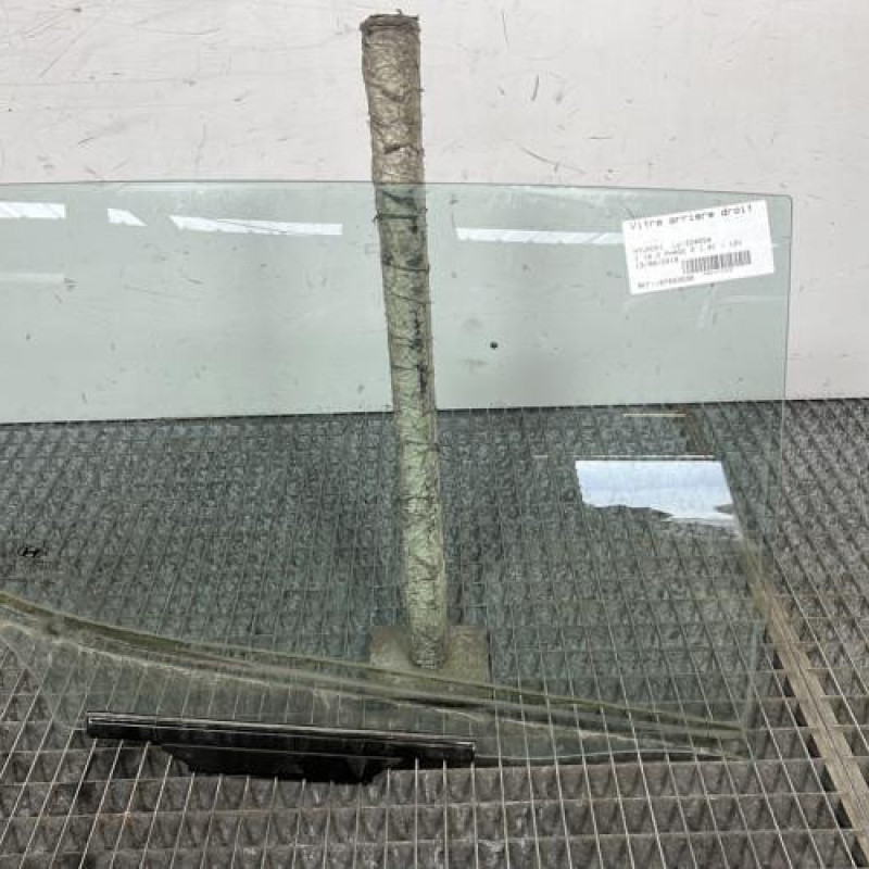 Vitre arriere droit HYUNDAI I 10 2 Photo n°1