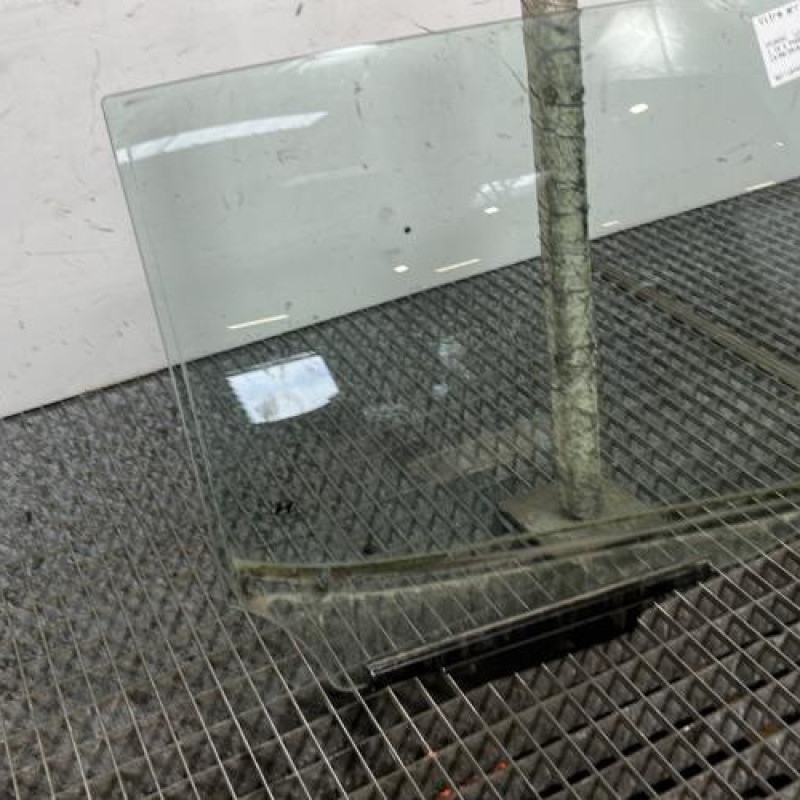 Vitre arriere droit HYUNDAI I 10 2 Photo n°2