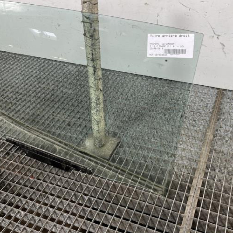 Vitre arriere droit HYUNDAI I 10 2 Photo n°3