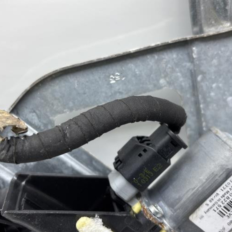 Leve vitre electrique avant droit PEUGEOT 208 1 Photo n°5
