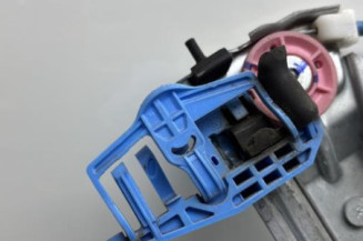Leve vitre electrique avant droit PEUGEOT 208 1