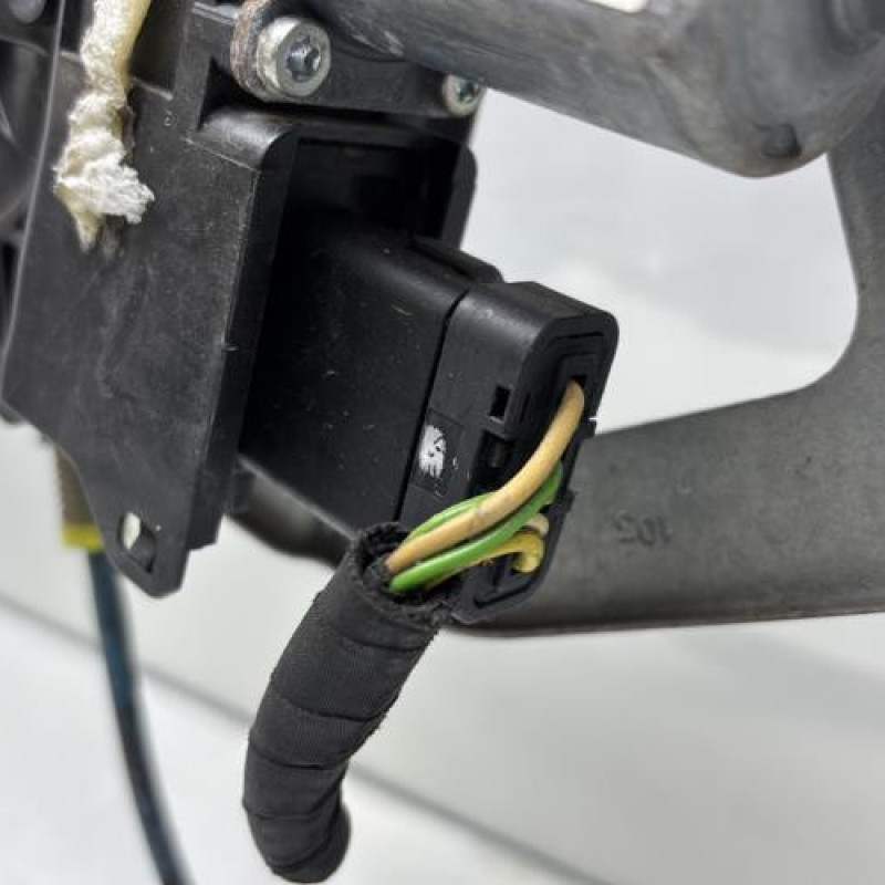 Leve vitre electrique avant gauche PEUGEOT 208 1 Photo n°5