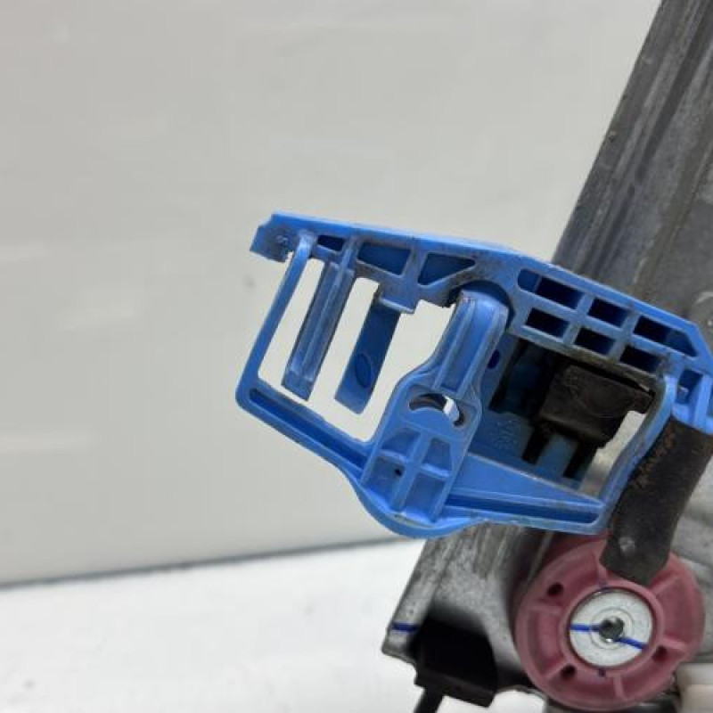 Leve vitre electrique avant gauche PEUGEOT 208 1 Photo n°8