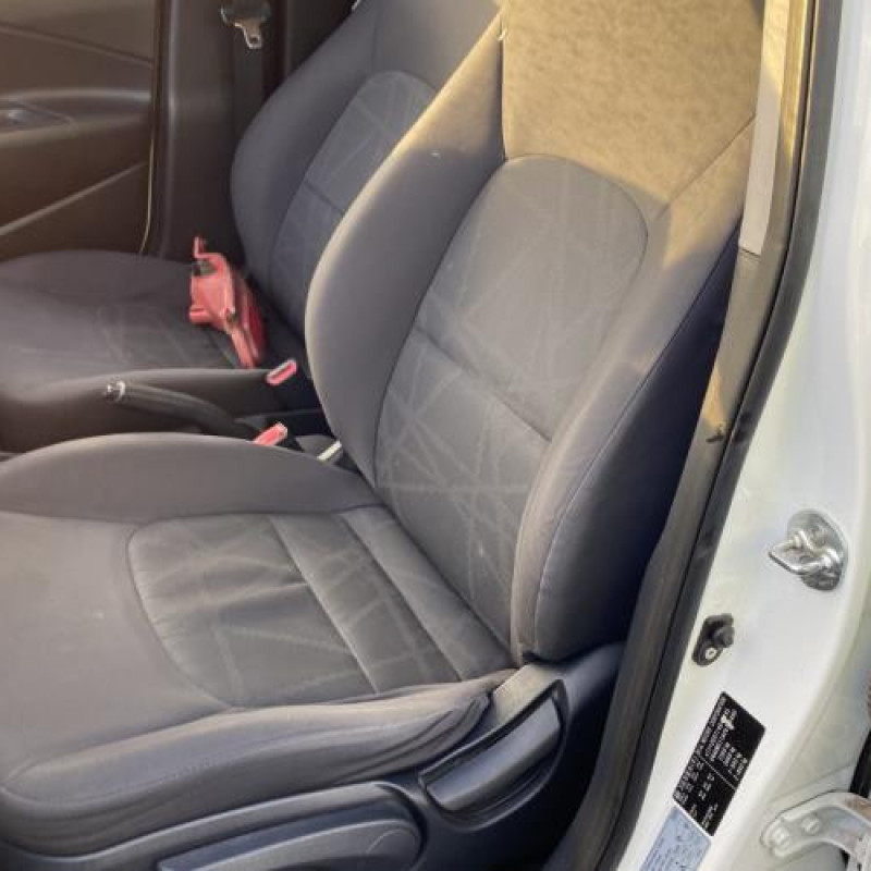 Attache ceinture arriere droit KIA RIO 3 Photo n°15