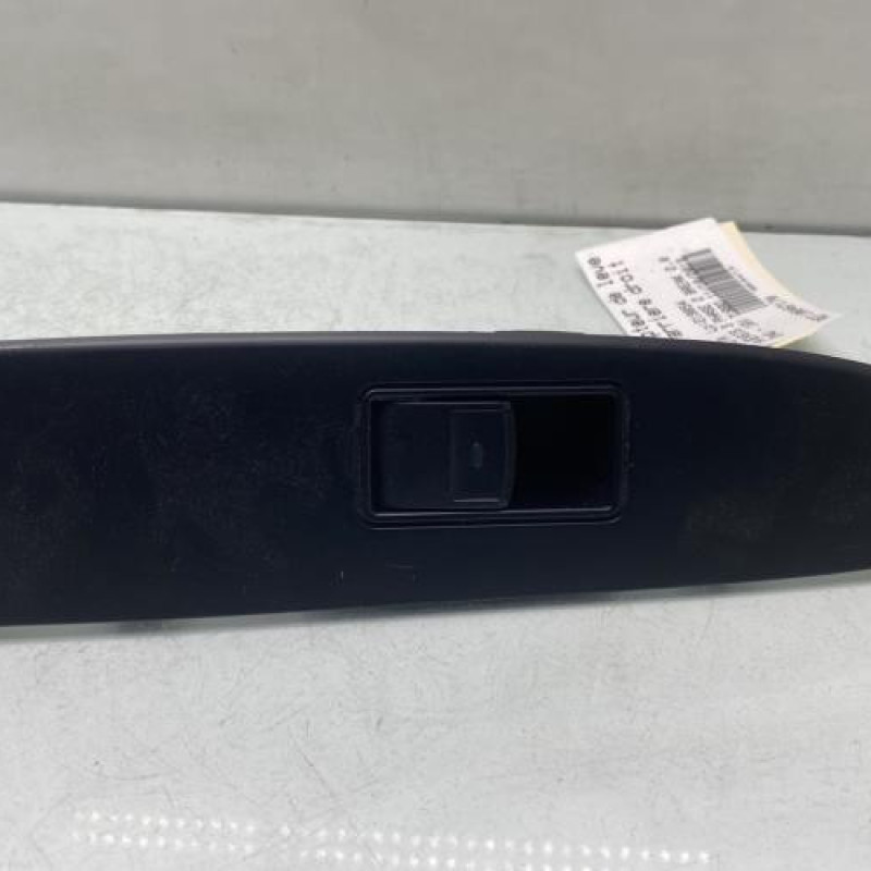 Interrupteur de leve vitre arriere droit TOYOTA AVENSIS 3 Photo n°1